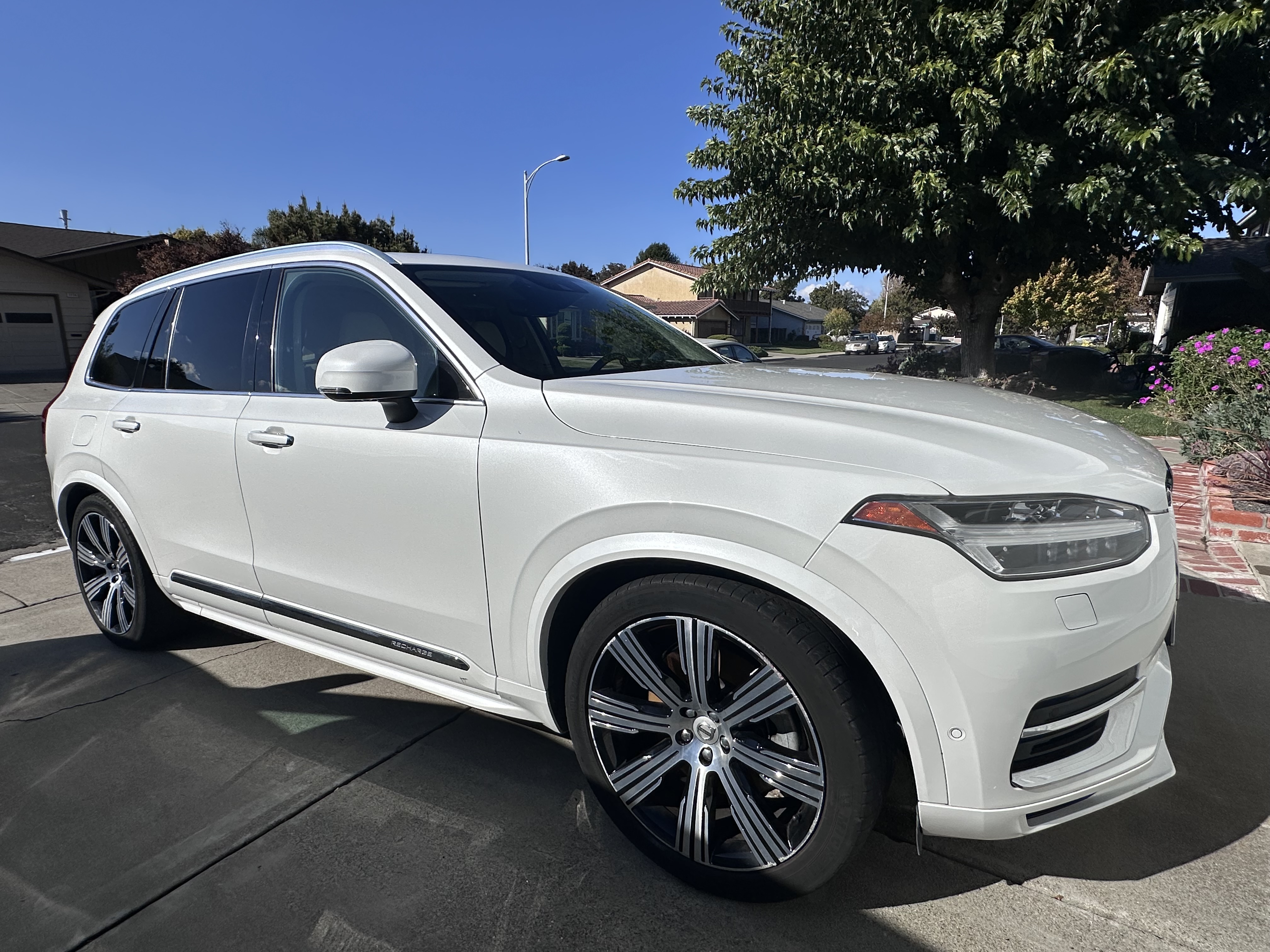 Used 2021 Volvo XC90 T8 Inscription w/ Lounge Package AWD/4WD image 1