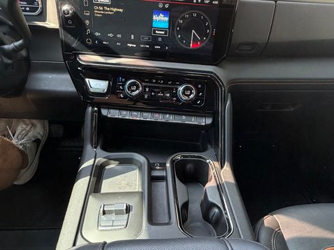 Used 2024 GMC Sierra 2500 AT4 w/ AT4 Premium Plus Package AWD/4WD image 10
