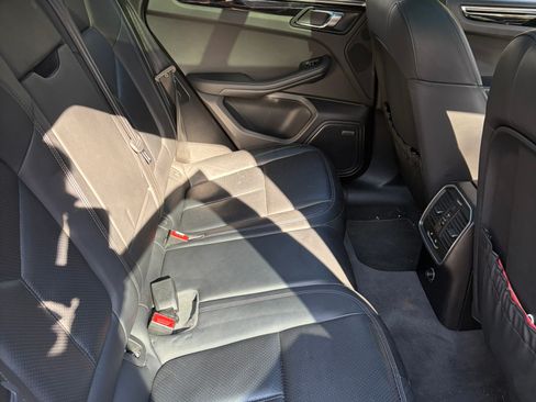 Used 2016 Porsche Macan S image 9