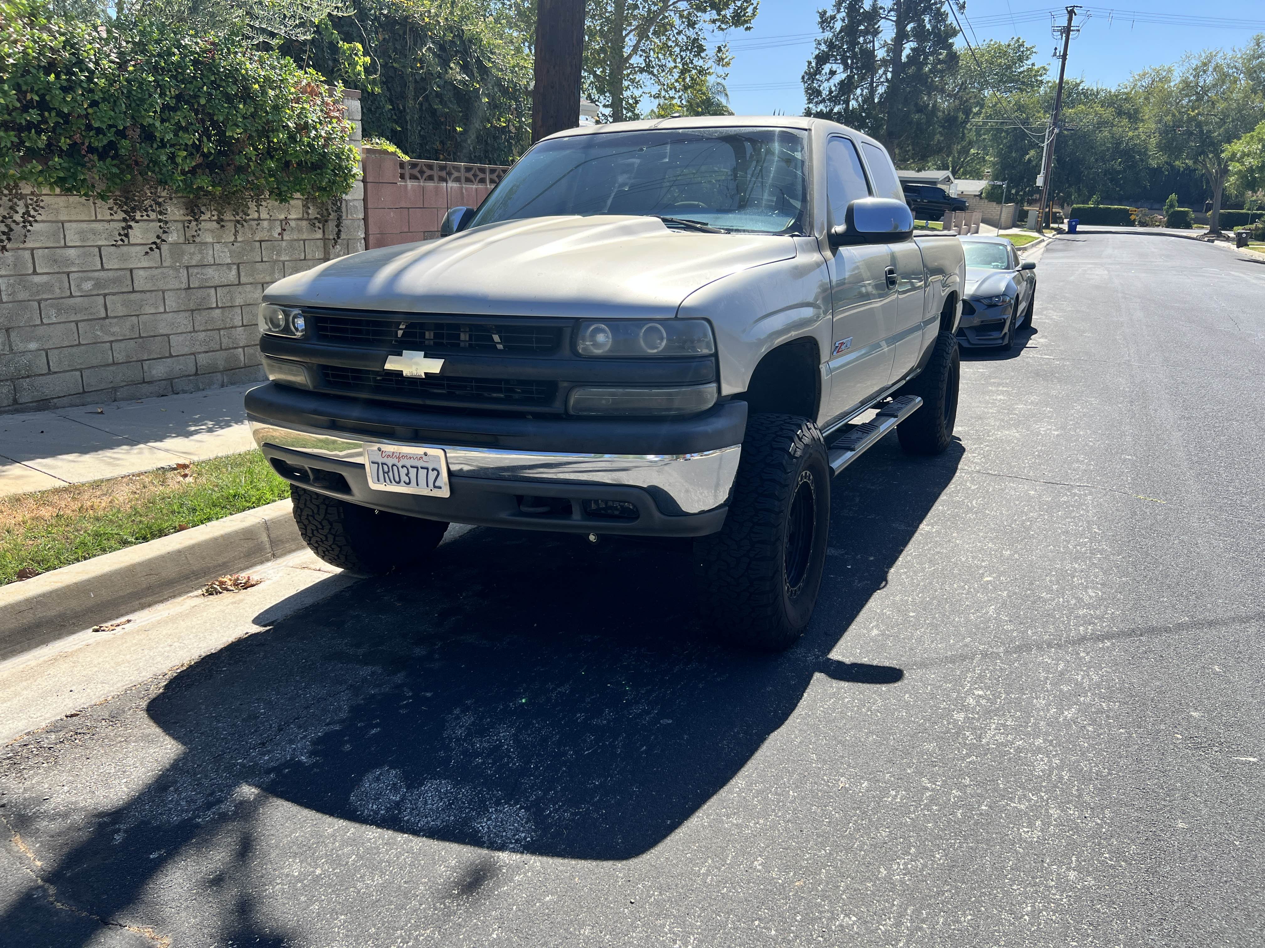Used 2000 Chevrolet Silverado 1500 LS AWD/4WD image 1