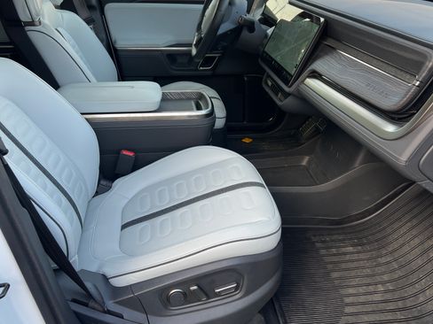 Used 2023 Rivian R1S Adventure image 22