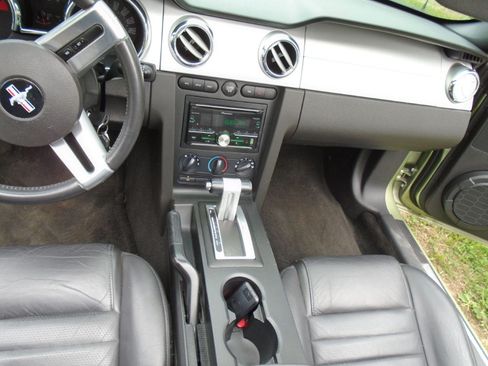 Used 2006 Ford Mustang GT RWD image 9