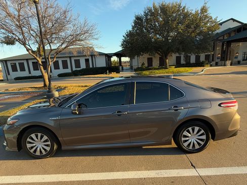 Used 2018 Toyota Camry LE w/ Audio Package FWD image 25