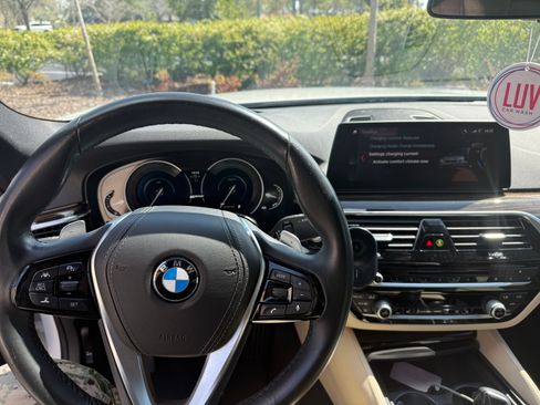 Used 2018 BMW 530e w/ Premium Package 2 image 11