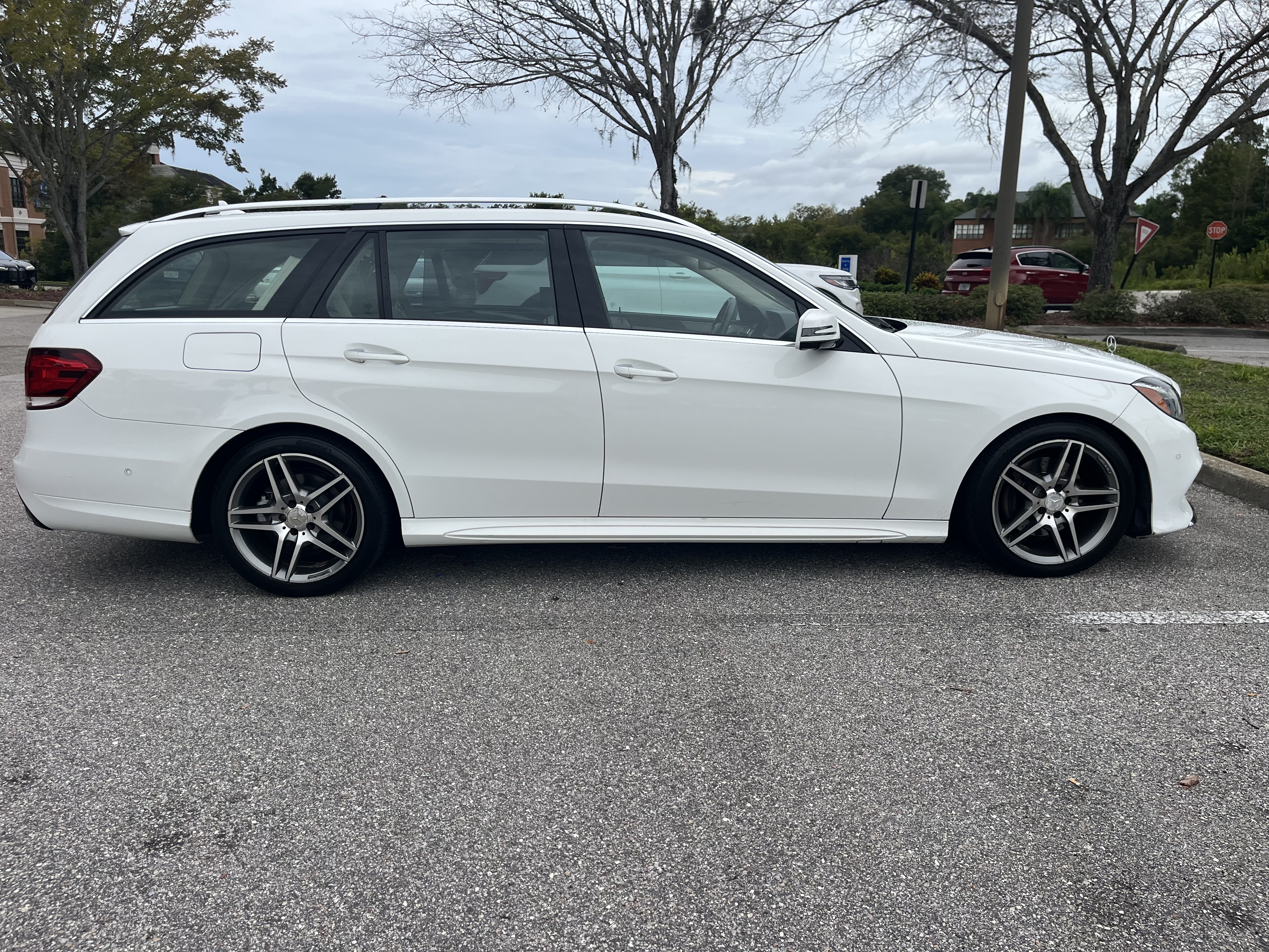 Used 2014 Mercedes-Benz E 350 4MATIC Wagon image 6