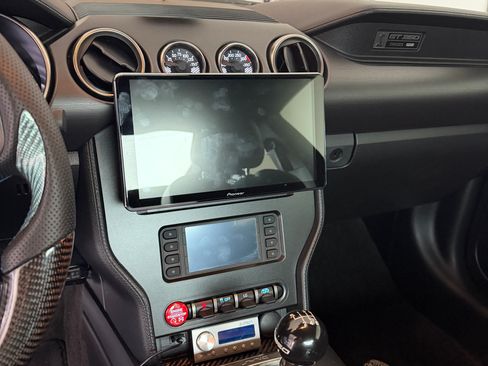 Used 2016 Ford Mustang Shelby GT350 w/ Technology Package image 4