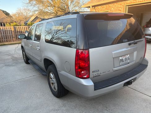 Used 2007 GMC Yukon XL SLT w/ SLT Preferred Equipment Group image 6
