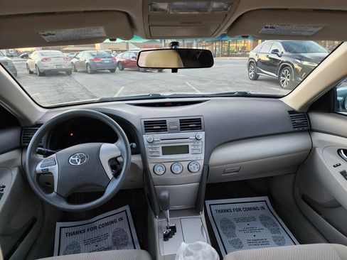 Used 2010 Toyota Camry LE image 17