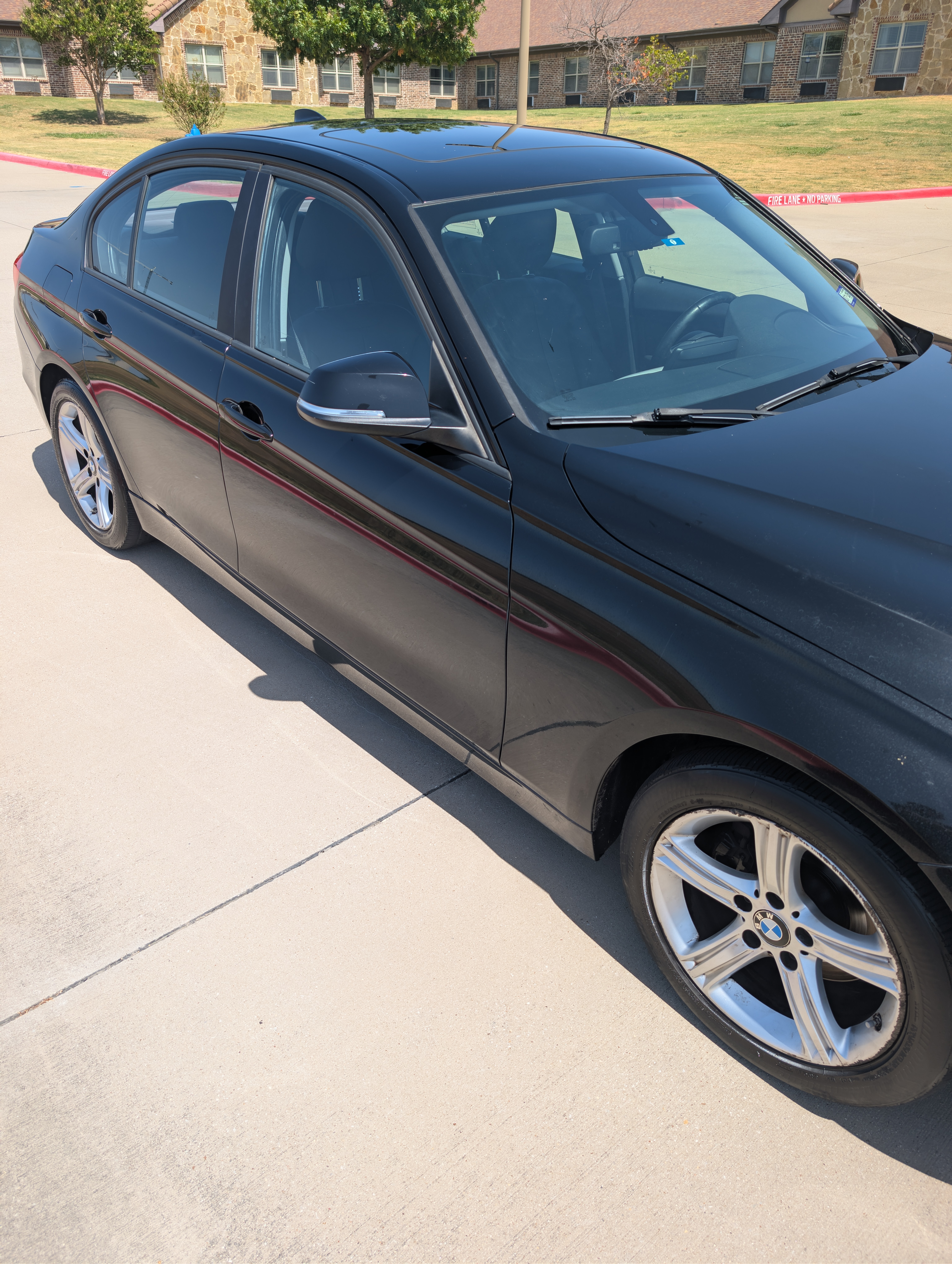 Used 2013 BMW 320i xDrive Sedan AWD/4WD image 4