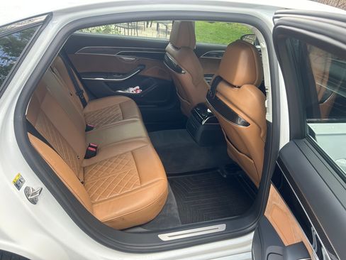 Used 2020 Audi S8 L w/ S8 Executive Package AWD/4WD image 4