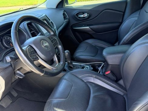 Used 2021 Jeep Cherokee Latitude Lux FWD image 6