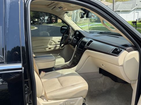 Used 2007 Cadillac Escalade ESV Platinum w/ Information Package image 9