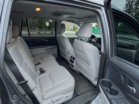 Used 2017 Honda Pilot Touring image 10