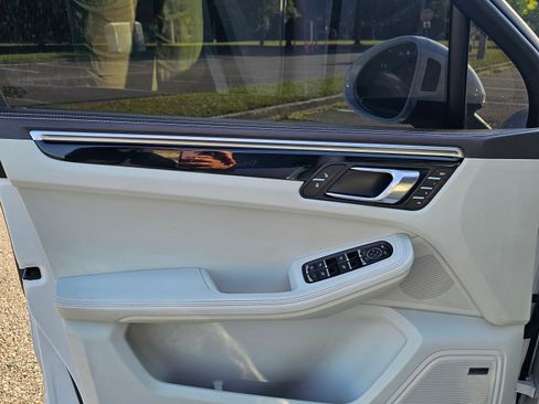 Used 2016 Porsche Macan Turbo image 8