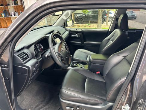 Used 2021 Toyota 4Runner Venture w/ Moonroof Package AWD/4WD image 8