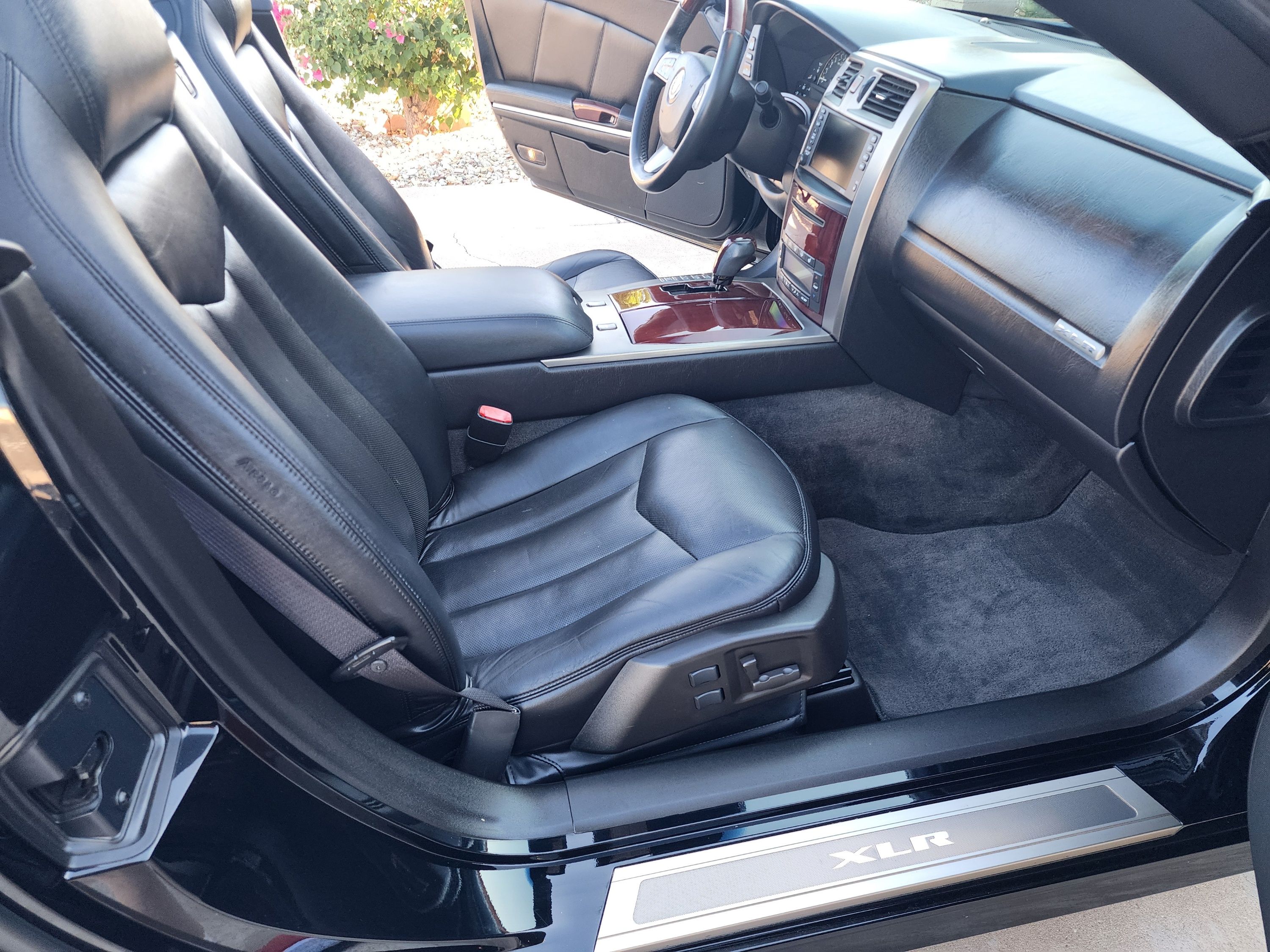 Used 2008 Cadillac XLR RWD image 16