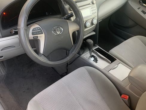 Used 2011 Toyota Camry LE image 5