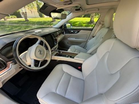 Used 2019 Volvo S60 T5 Momentum w/ Multimedia Package FWD image 13