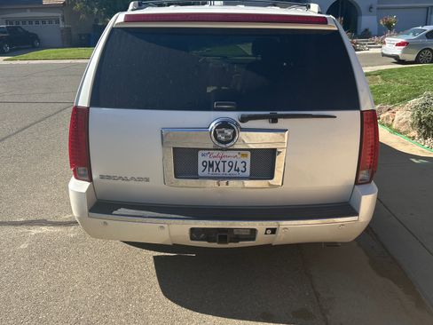 Used 2007 Cadillac Escalade AWD w/ Information Package image 5