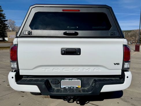 Used 2023 Toyota Tacoma TRD Off-Road image 8