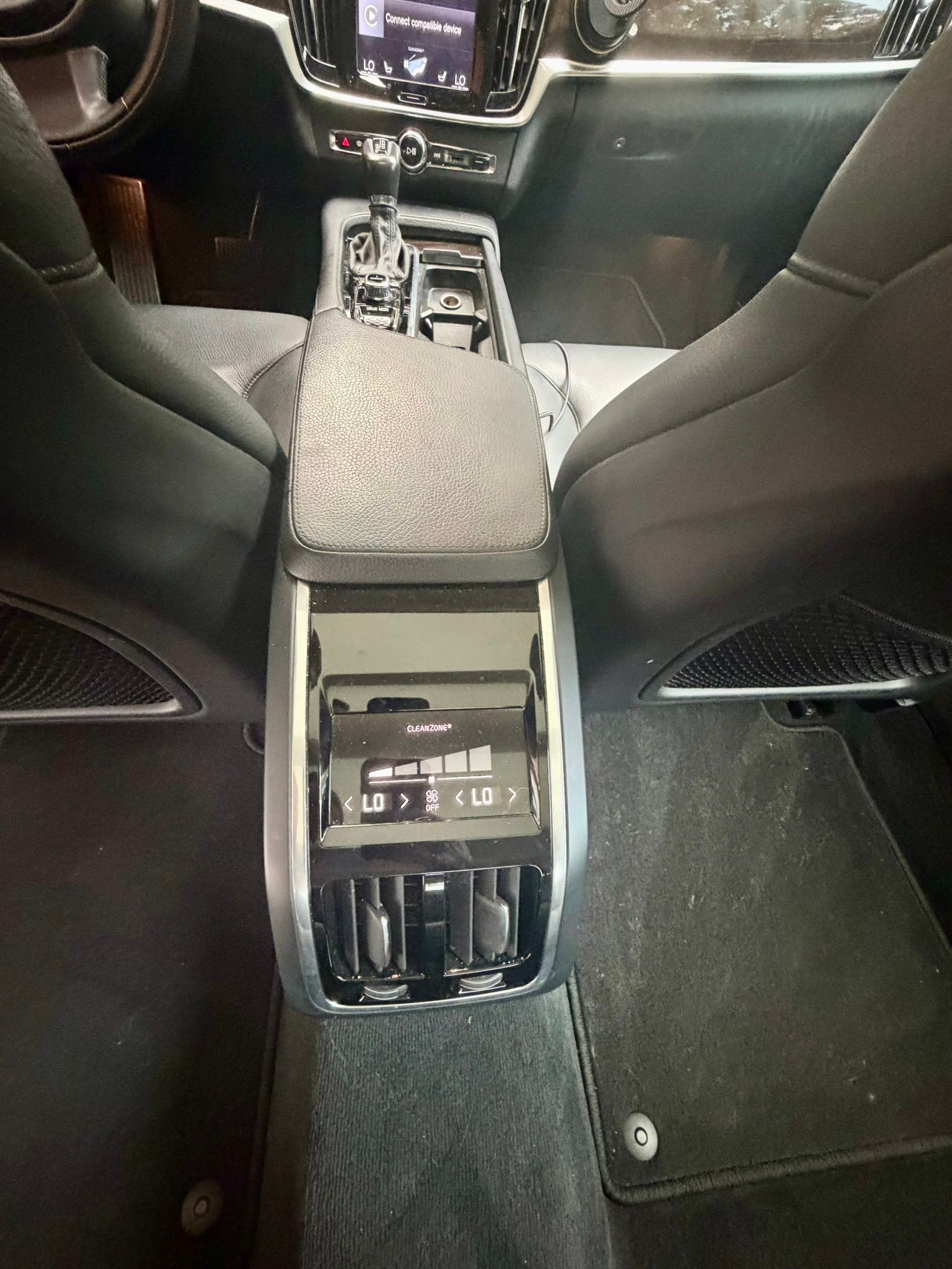 Used 2018 Volvo S90 T5 Momentum FWD image 25
