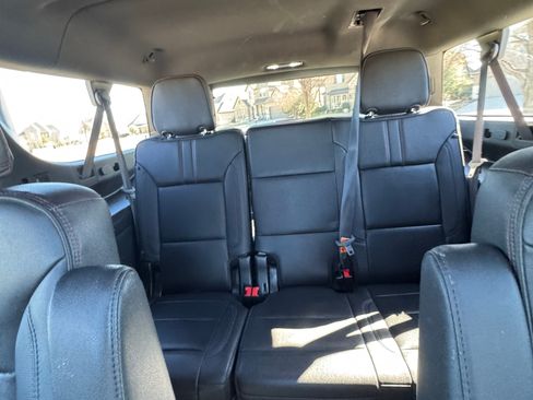 Used 2022 Chevrolet Suburban RST w/ Luxury Package image 23