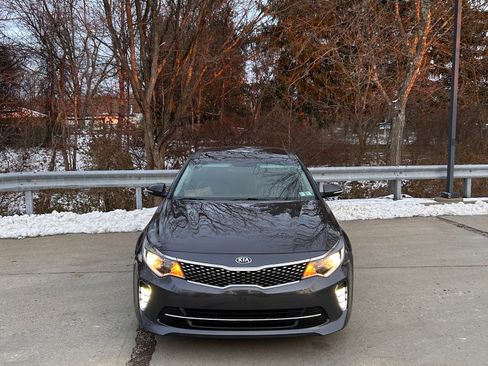 Used 2018 Kia Optima S w/ Panoramic Sunroof Package image 8