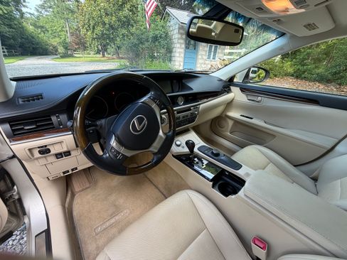 Used 2015 Lexus ES 350 w/ Premium Package FWD image 9