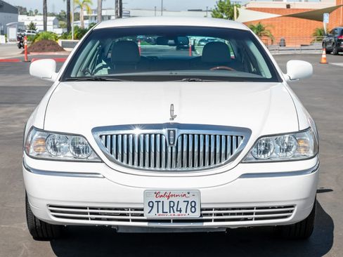 Used 2008 Lincoln Town Car Signature Limited RWD image 10