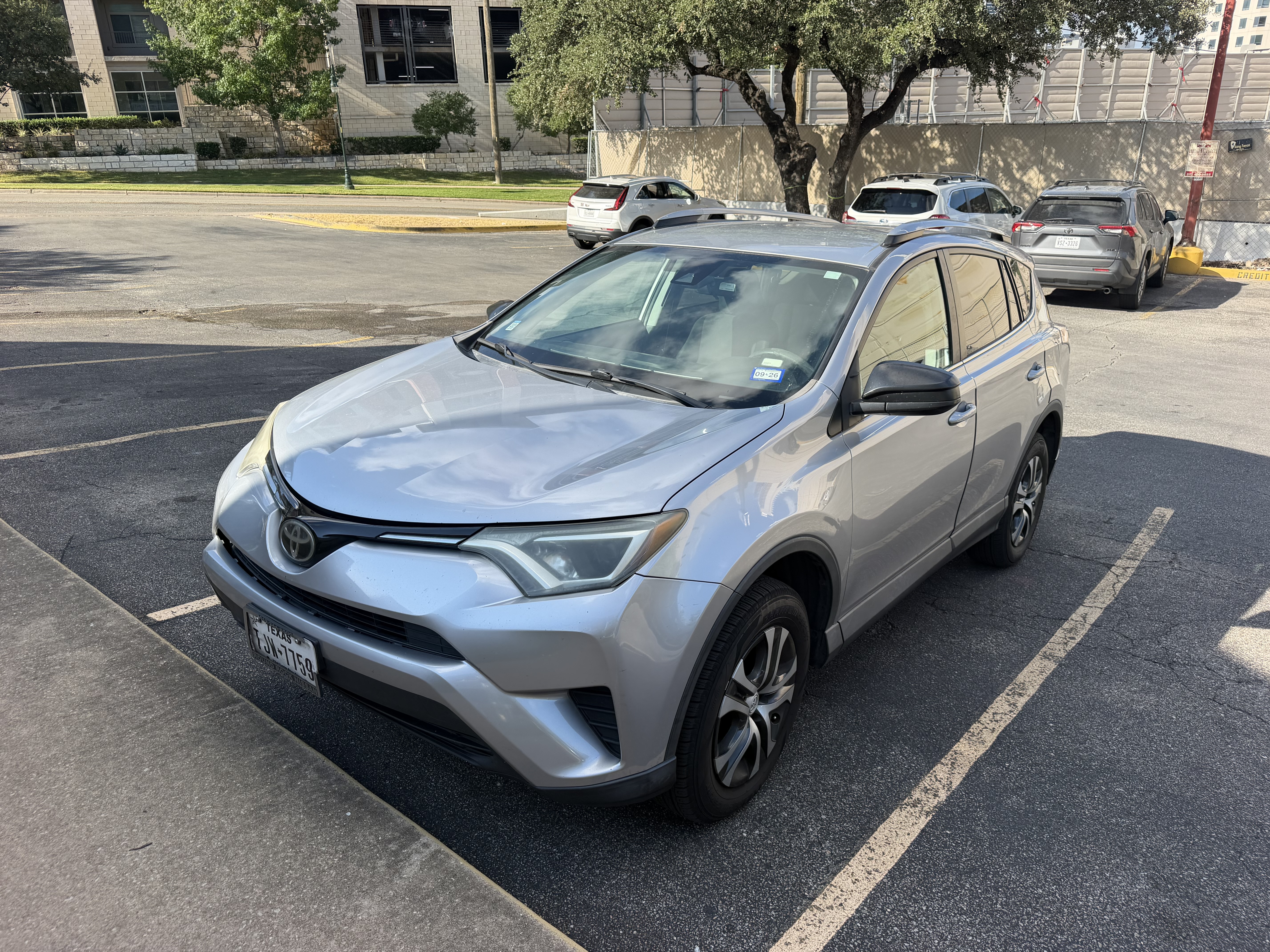 Used 2017 Toyota RAV4 LE FWD image 2