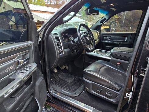 Used 2018 RAM 3500 Laramie Longhorn image 9