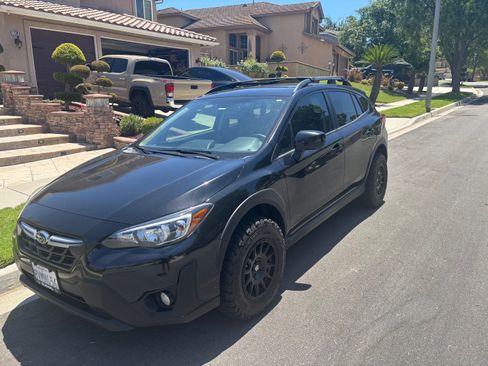 Used 2021 Subaru Crosstrek 2.0i Premium w/ Moonroof Package AWD/4WD image 1