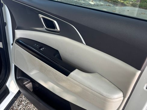 Used 2022 Kia Carnival LX FWD image 12
