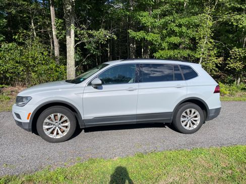 Used 2019 Volkswagen Tiguan SE AWD/4WD image 2