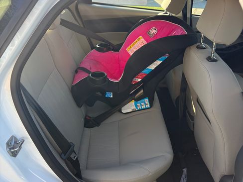 Used 2017 Ford Focus SE image 8