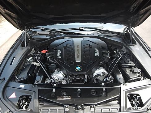 Used 2013 BMW 550i Sedan RWD image 19