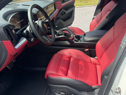 Used 2025 Porsche Cayenne S image 15