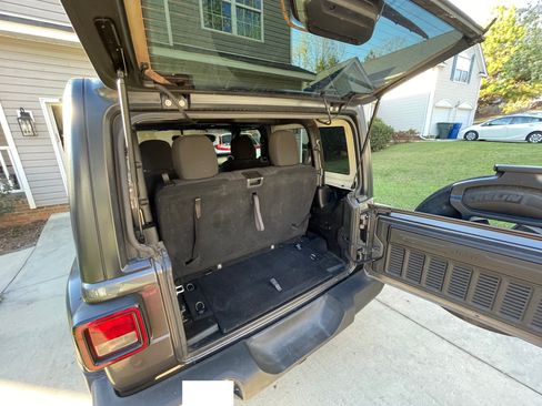 Used 2019 Jeep Wrangler Sport image 5