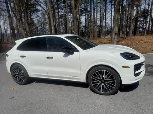 Used 2025 Porsche Cayenne S image 2