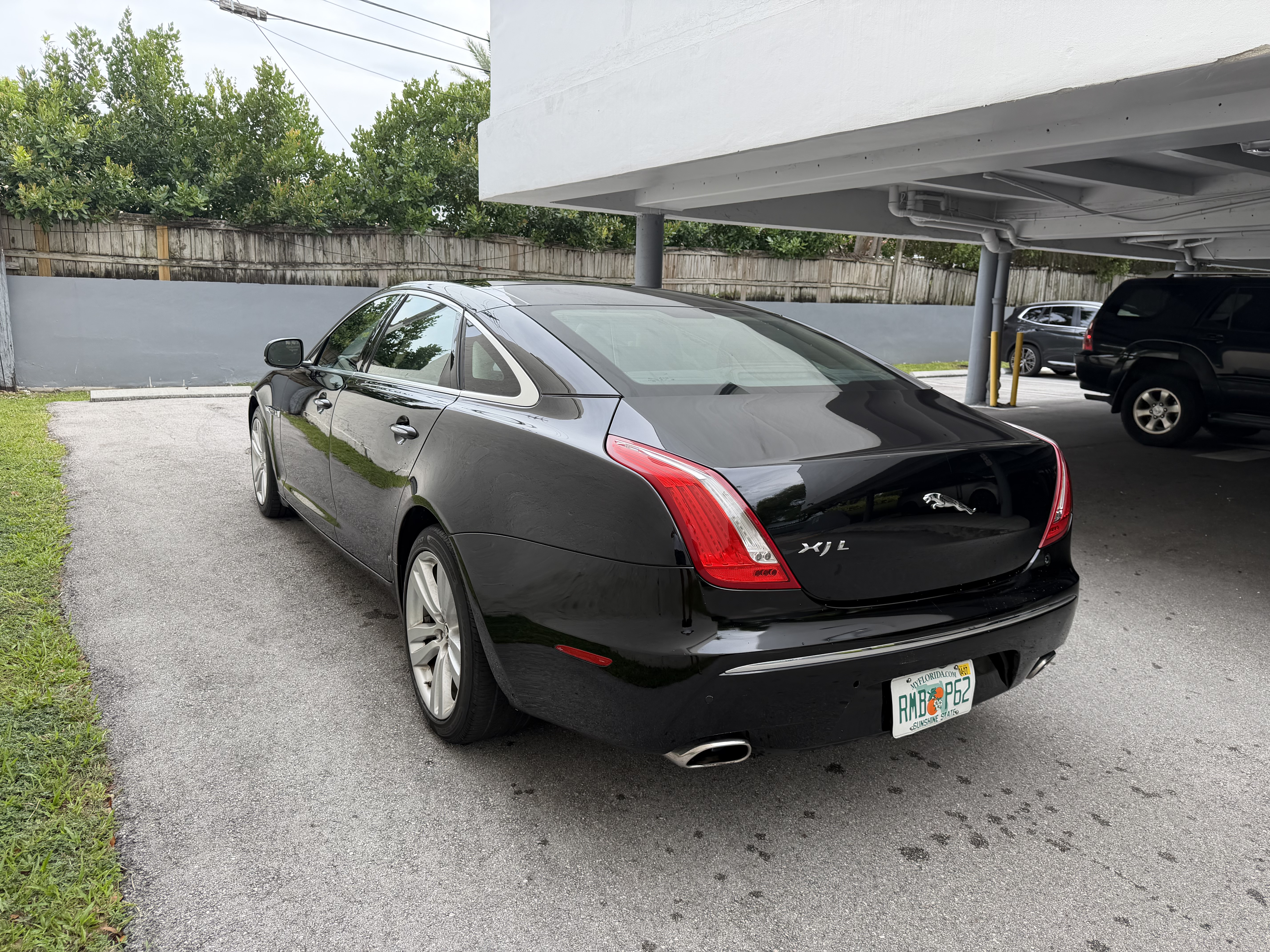 Used 2012 Jaguar XJ L RWD image 5