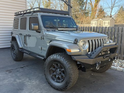 Used 2019 Jeep Wrangler Unlimited Sahara image 9