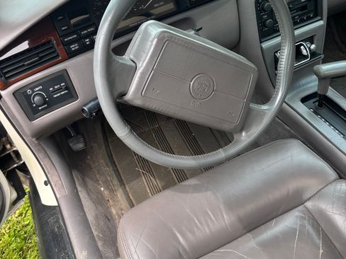Used 1993 Cadillac Seville FWD image 14