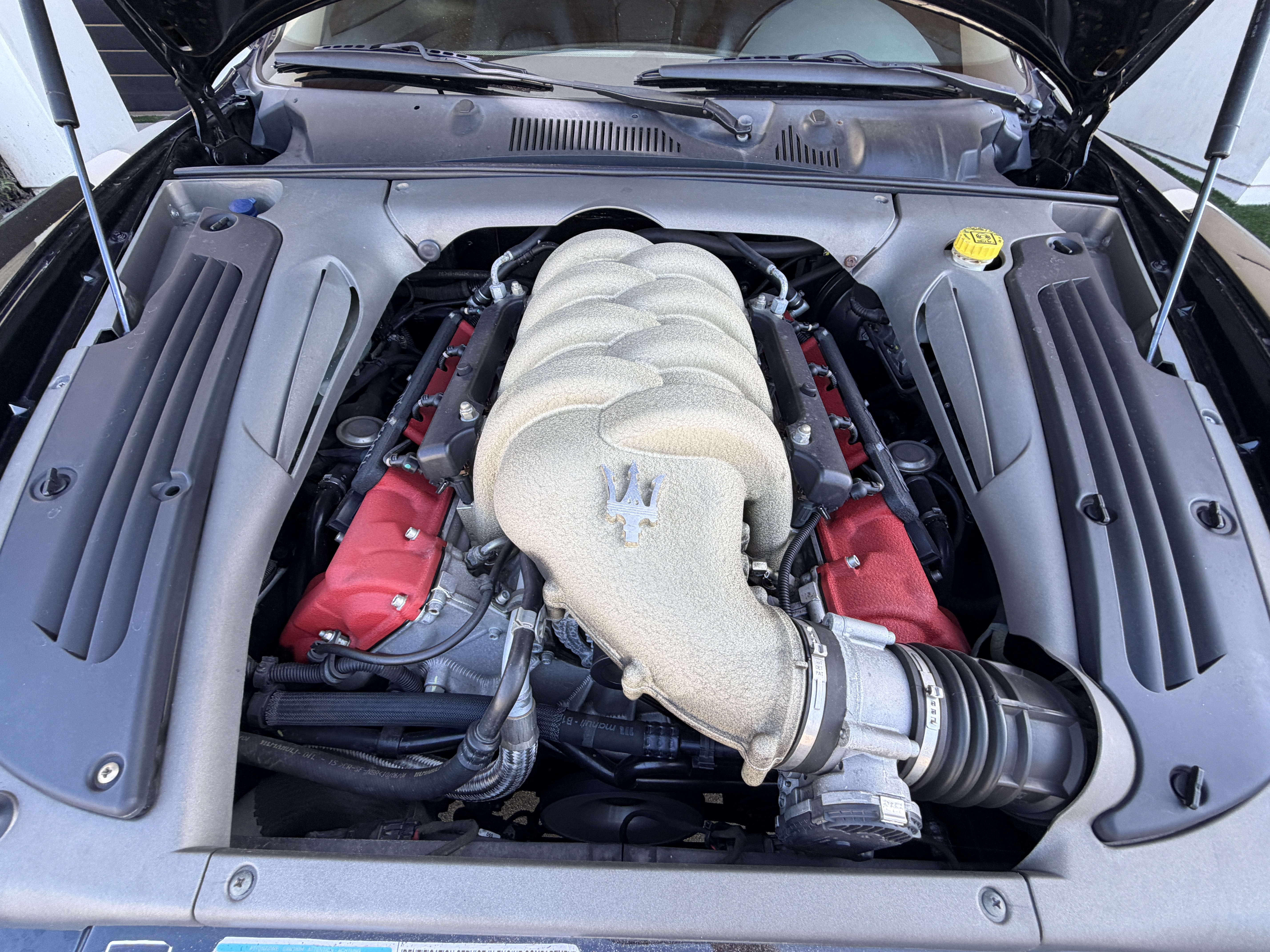 Used 2005 Maserati GranSport Coupe RWD image 2