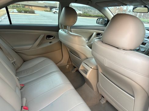 Used 2011 Toyota Camry LE w/ LE Extra-Value Pkg image 6