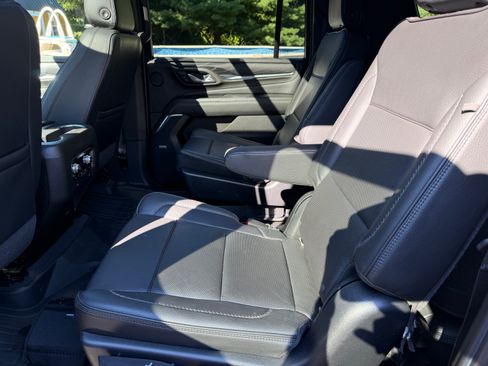 Used 2021 GMC Yukon XL Denali AWD/4WD image 6
