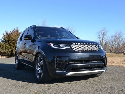 Used 2023 Land Rover Discovery Metropolitan Edition image 8