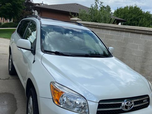 Used 2008 Toyota RAV4 Limited AWD/4WD image 4