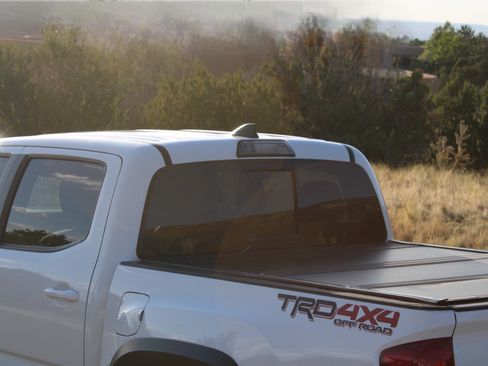 Used 2017 Toyota Tacoma TRD Off-Road w/ Tow Package (A/T) AWD/4WD image 5