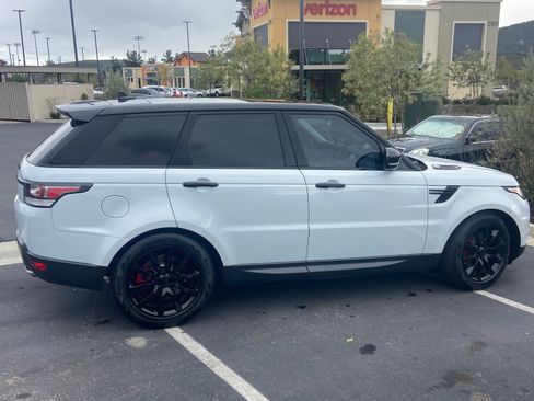 Used 2016 Land Rover Range Rover Sport SE image 4