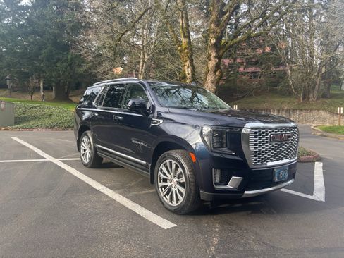 Used 2021 GMC Yukon Denali w/ Denali Premium Package image 2
